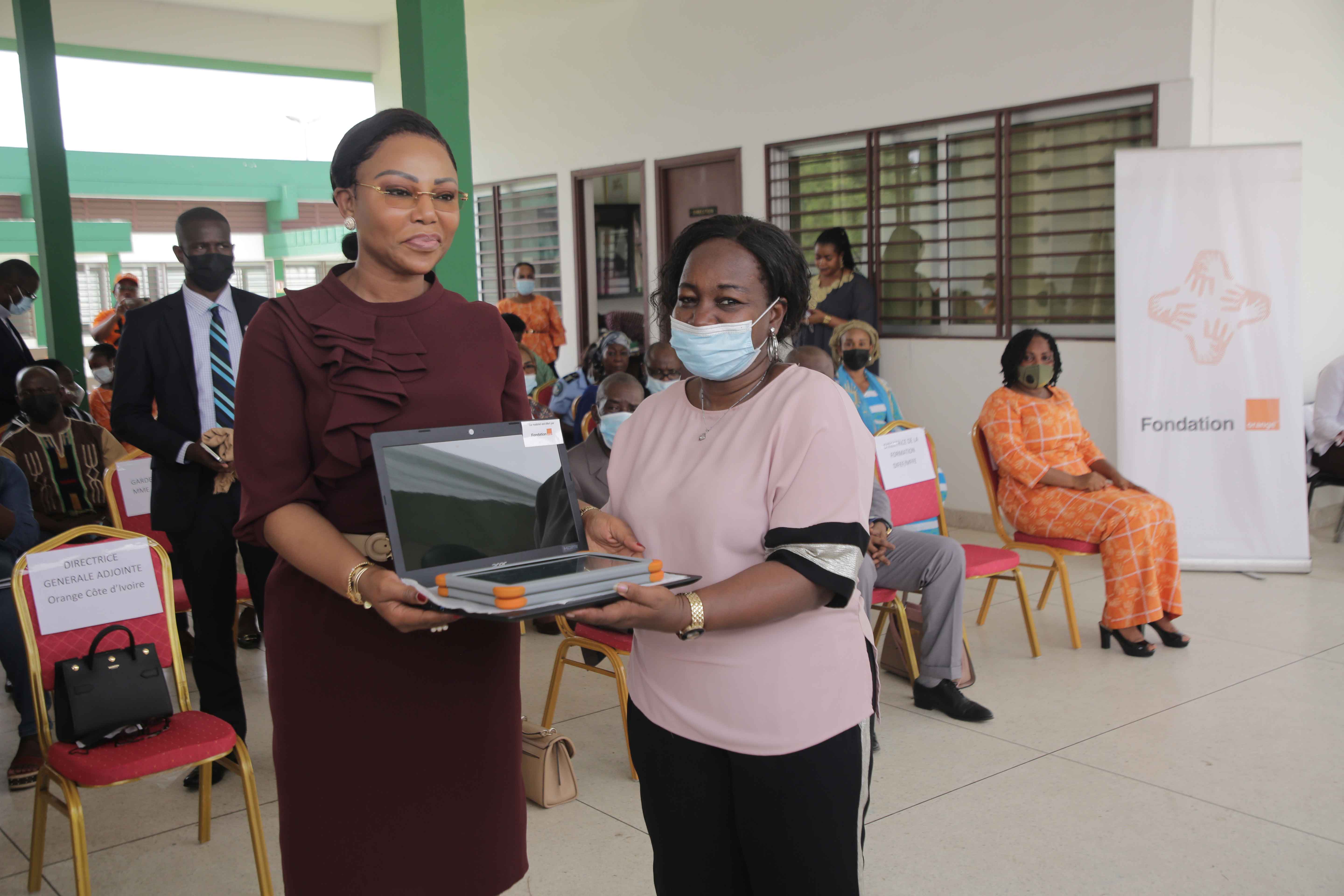 La Fondation Orange C Te Divoire Ouvre Sa E Maison Digitale Adjam